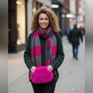 NWT Fuchsia Faux Soft Fuzzy Fur 2-in-1 Purse & Hand Warmer changeable Gold Chain